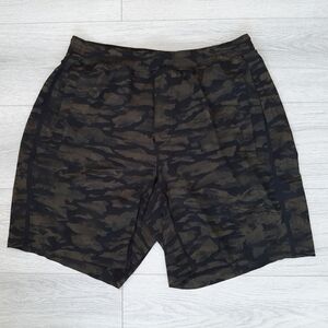 Lululemon Men's Pace Breaker Shorts Green Black Camo Size XL Lined 9" EUC!!!